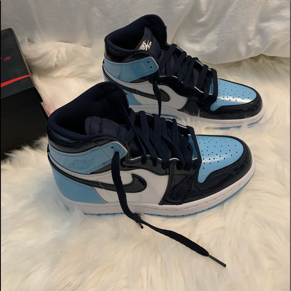 Wmns Air Jordan 1 Retro High OG 'Blue Chill'